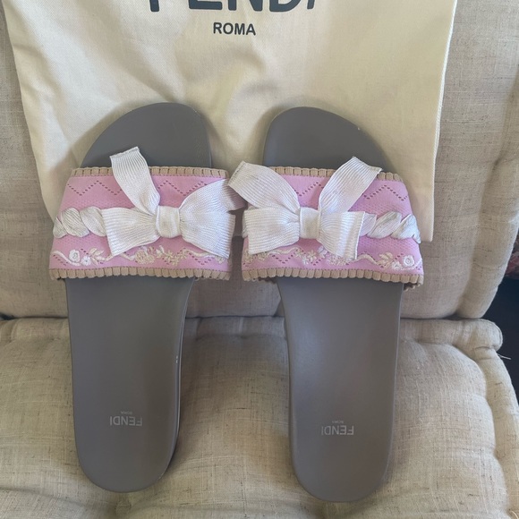 FENDI SLIDES Authentic pink & gray - Picture 4 of 6